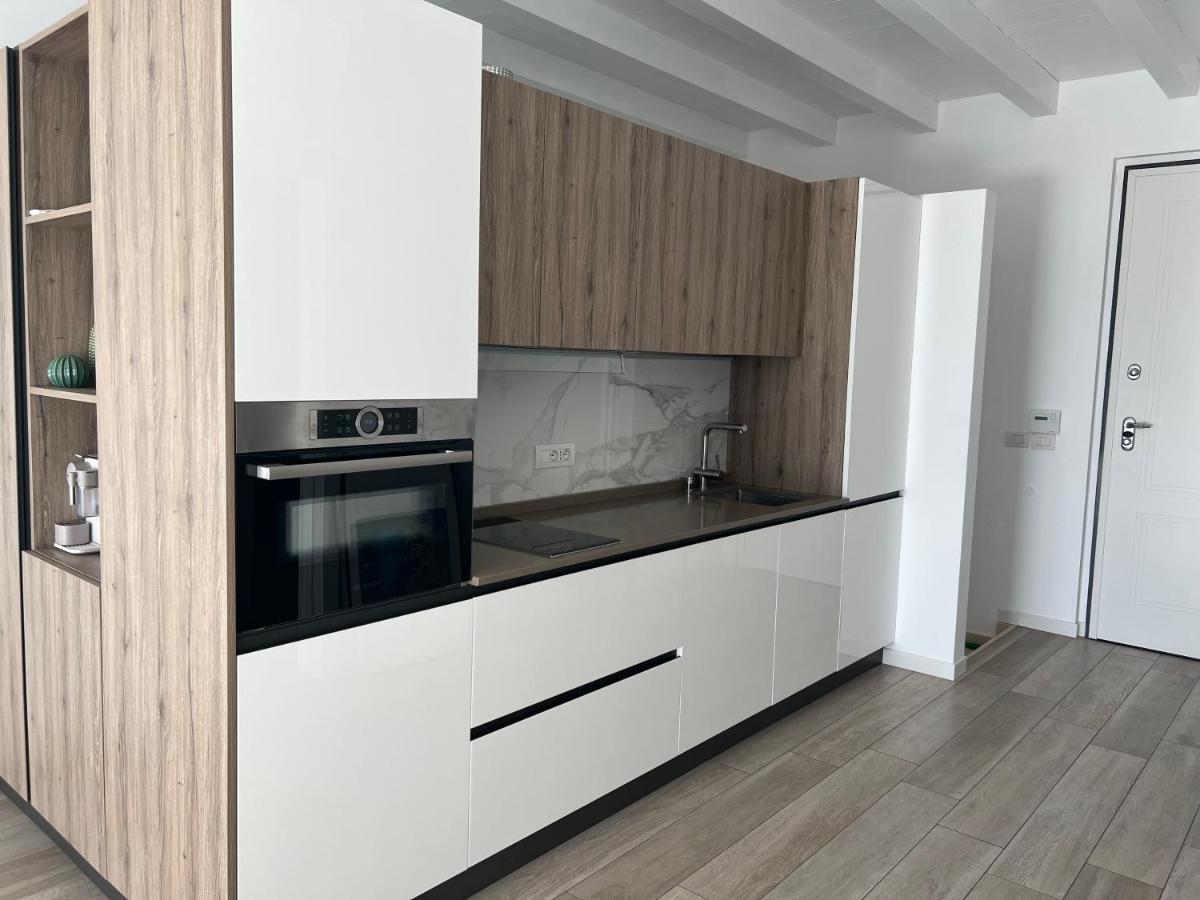 Paganini Suites And Apartments Сірміоне Екстер'єр фото