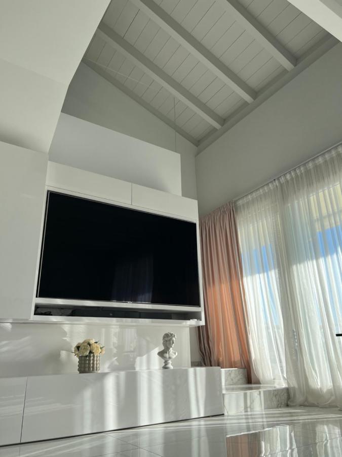 Paganini Suites And Apartments Сірміоне Екстер'єр фото