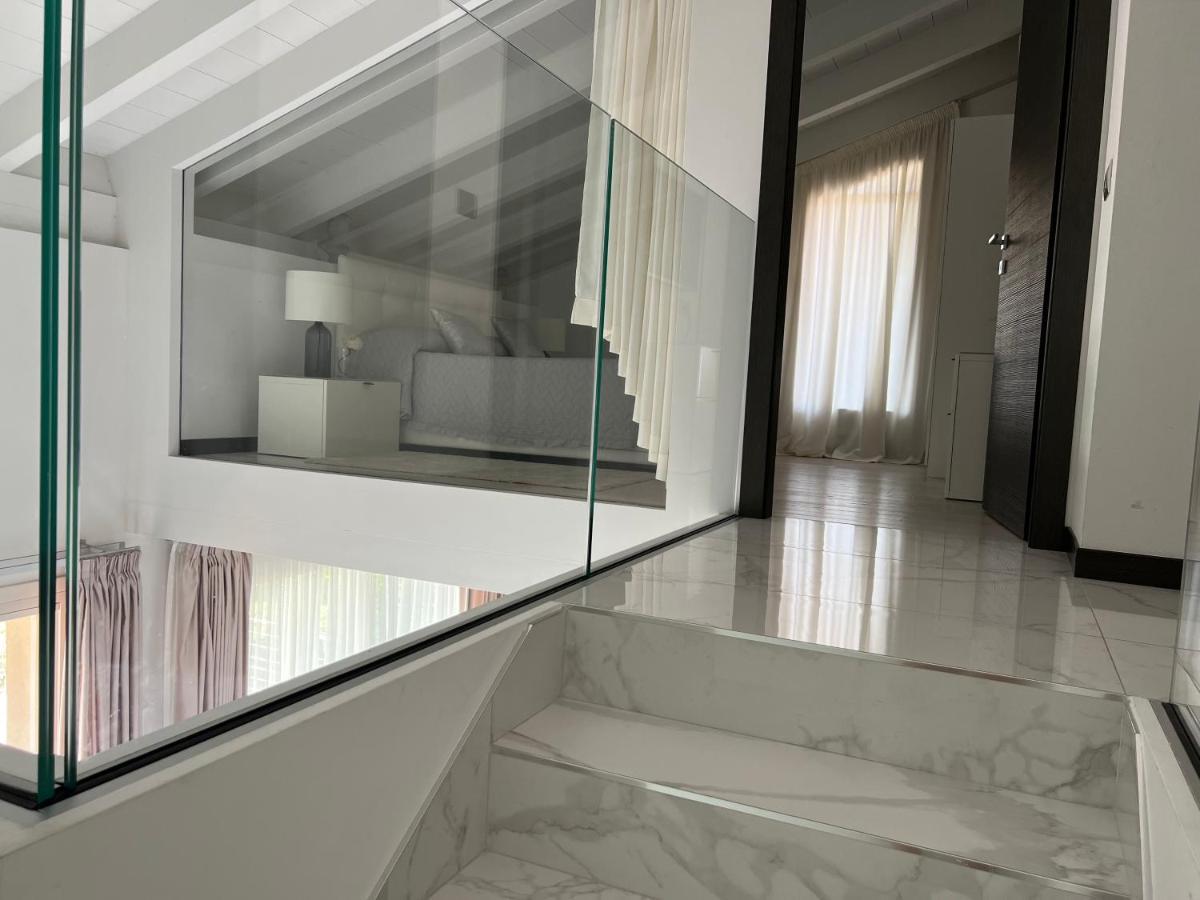 Paganini Suites And Apartments Сірміоне Екстер'єр фото