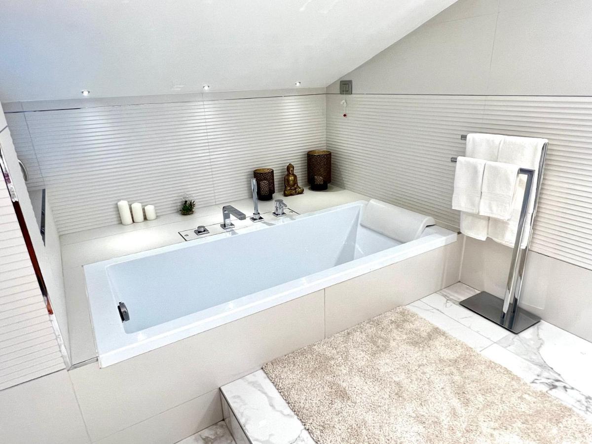 Paganini Suites And Apartments Сірміоне Екстер'єр фото