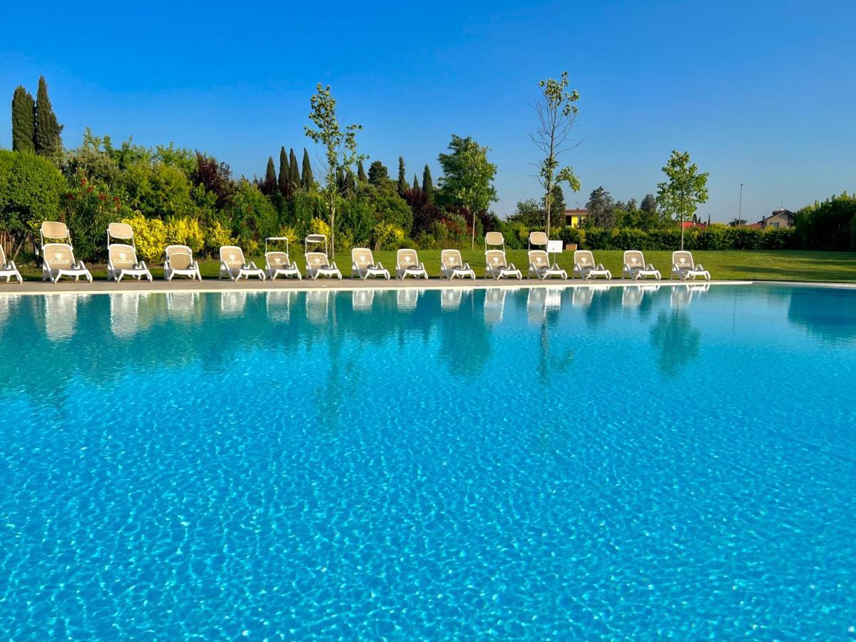 Paganini Suites And Apartments Сірміоне Екстер'єр фото