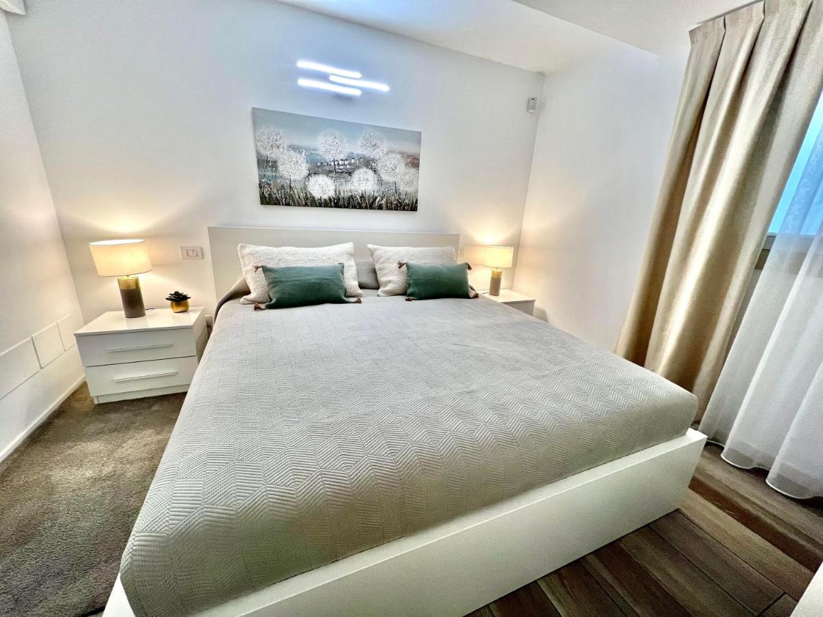 Paganini Suites And Apartments Сірміоне Екстер'єр фото