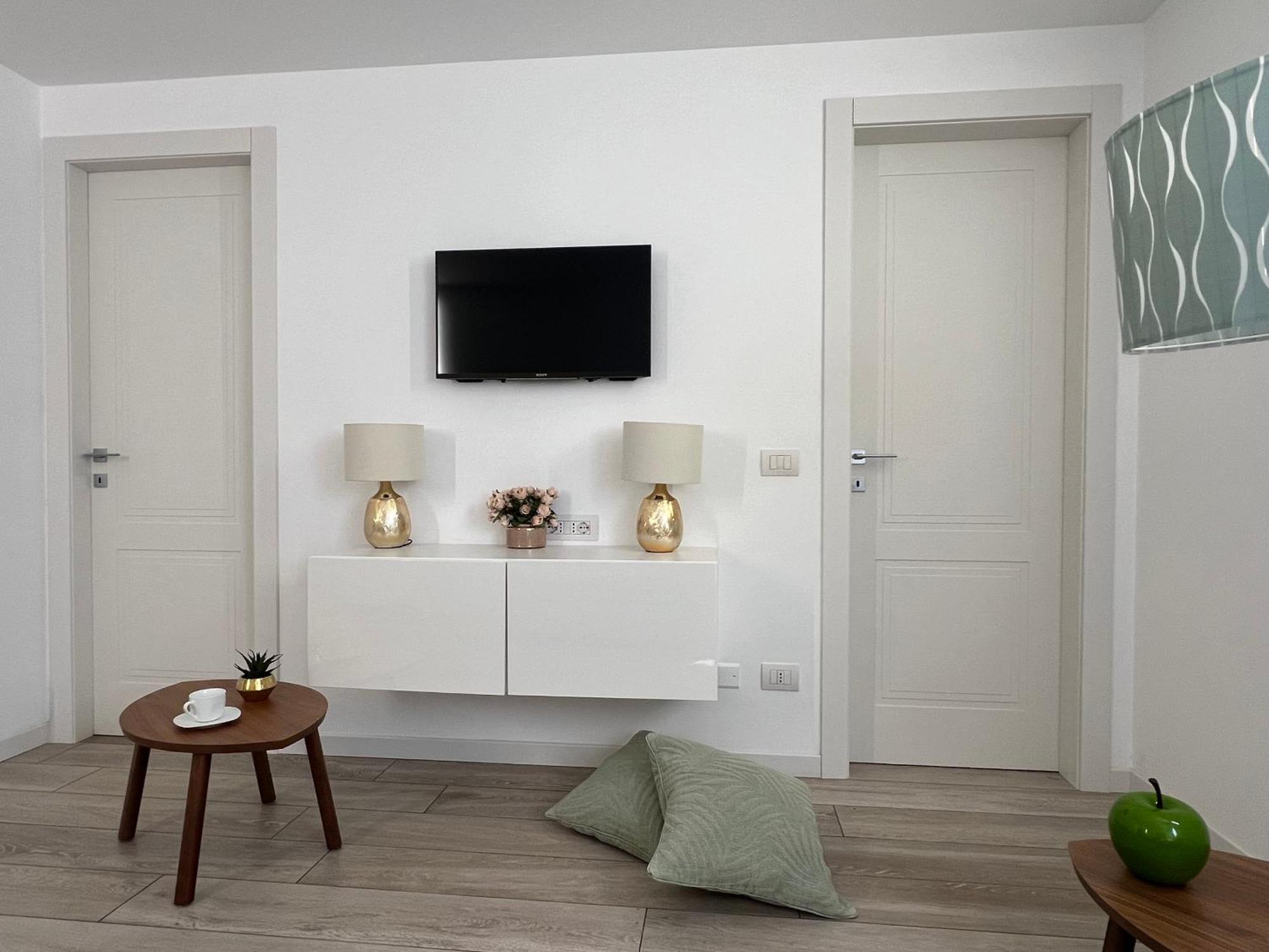 Paganini Suites And Apartments Сірміоне Екстер'єр фото