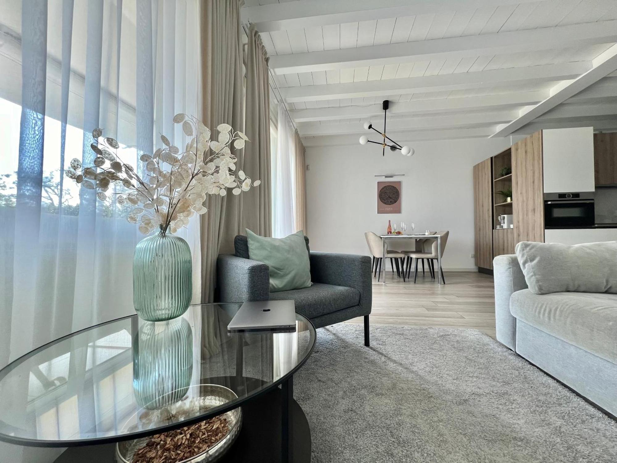 Paganini Suites And Apartments Сірміоне Екстер'єр фото