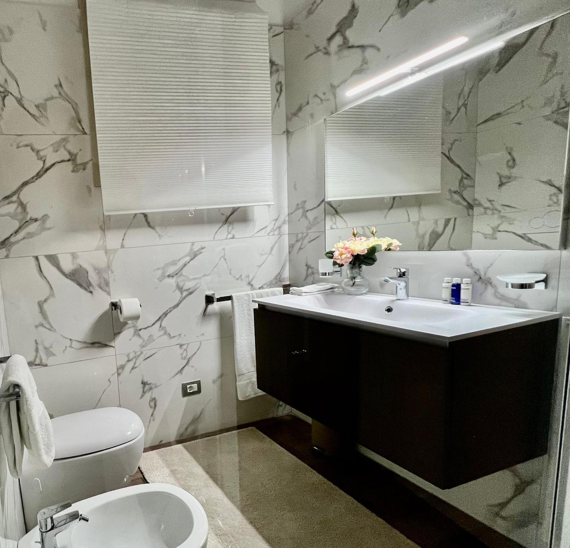 Paganini Suites And Apartments Сірміоне Номер фото